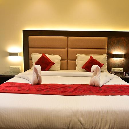Hotel Golden Riviera Mysore Ngoại thất bức ảnh