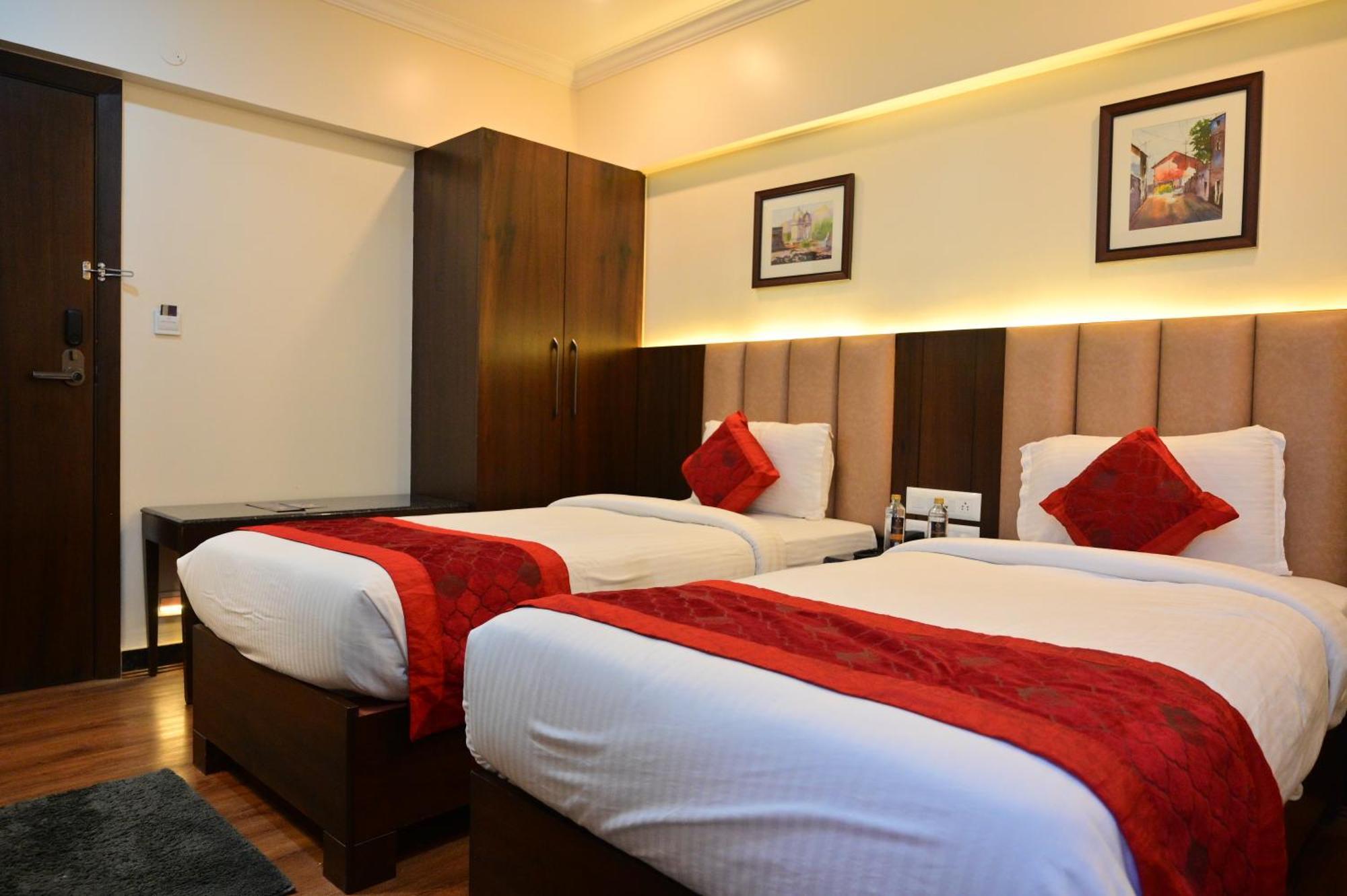 Hotel Golden Riviera Mysore Ngoại thất bức ảnh