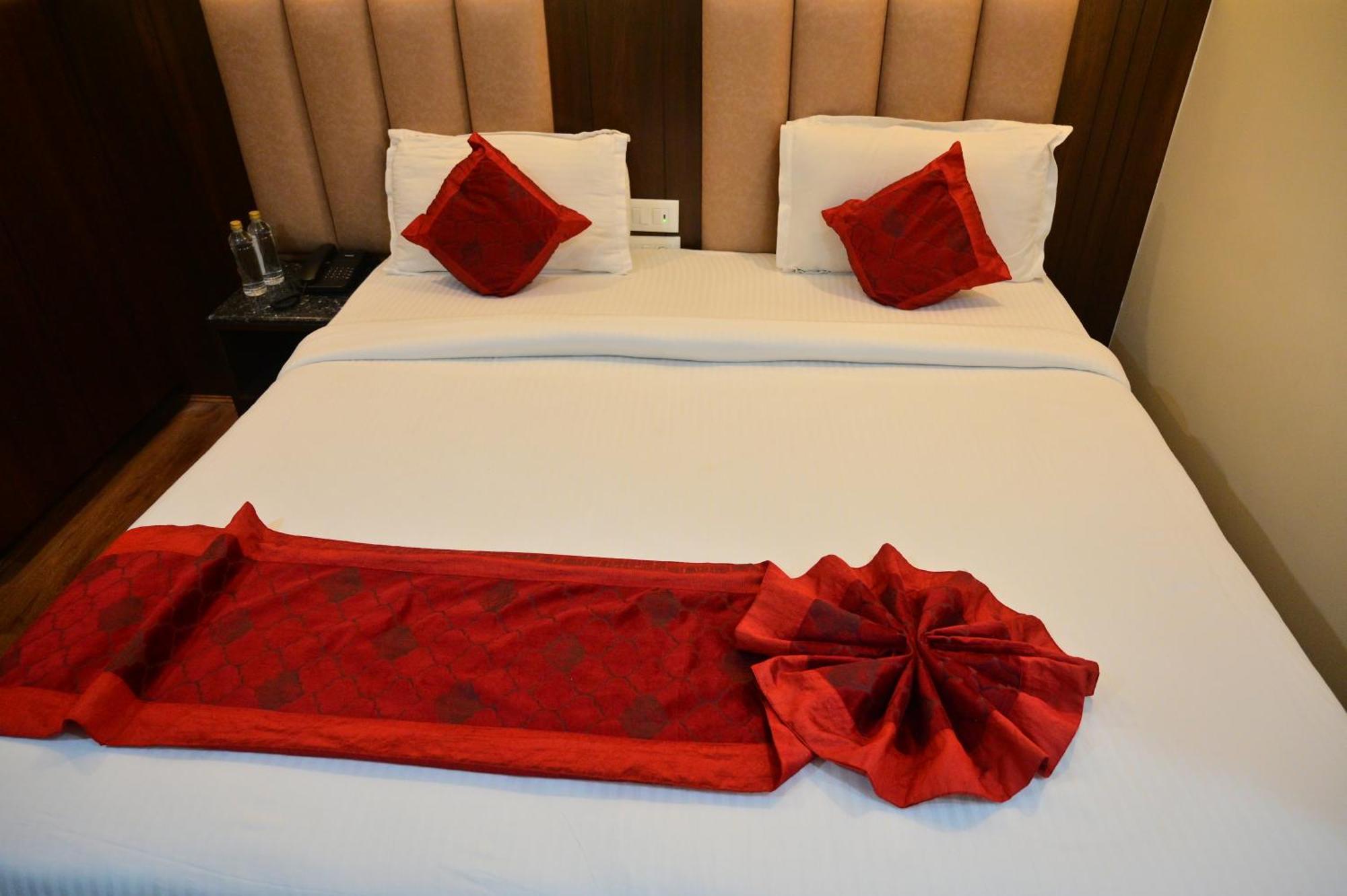 Hotel Golden Riviera Mysore Ngoại thất bức ảnh