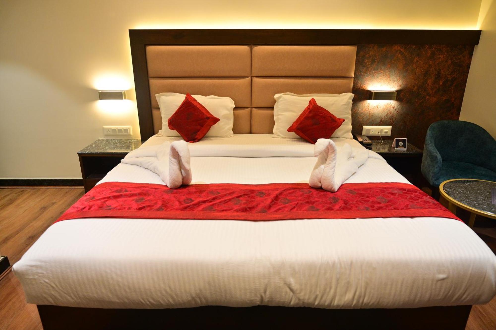 Hotel Golden Riviera Mysore Ngoại thất bức ảnh