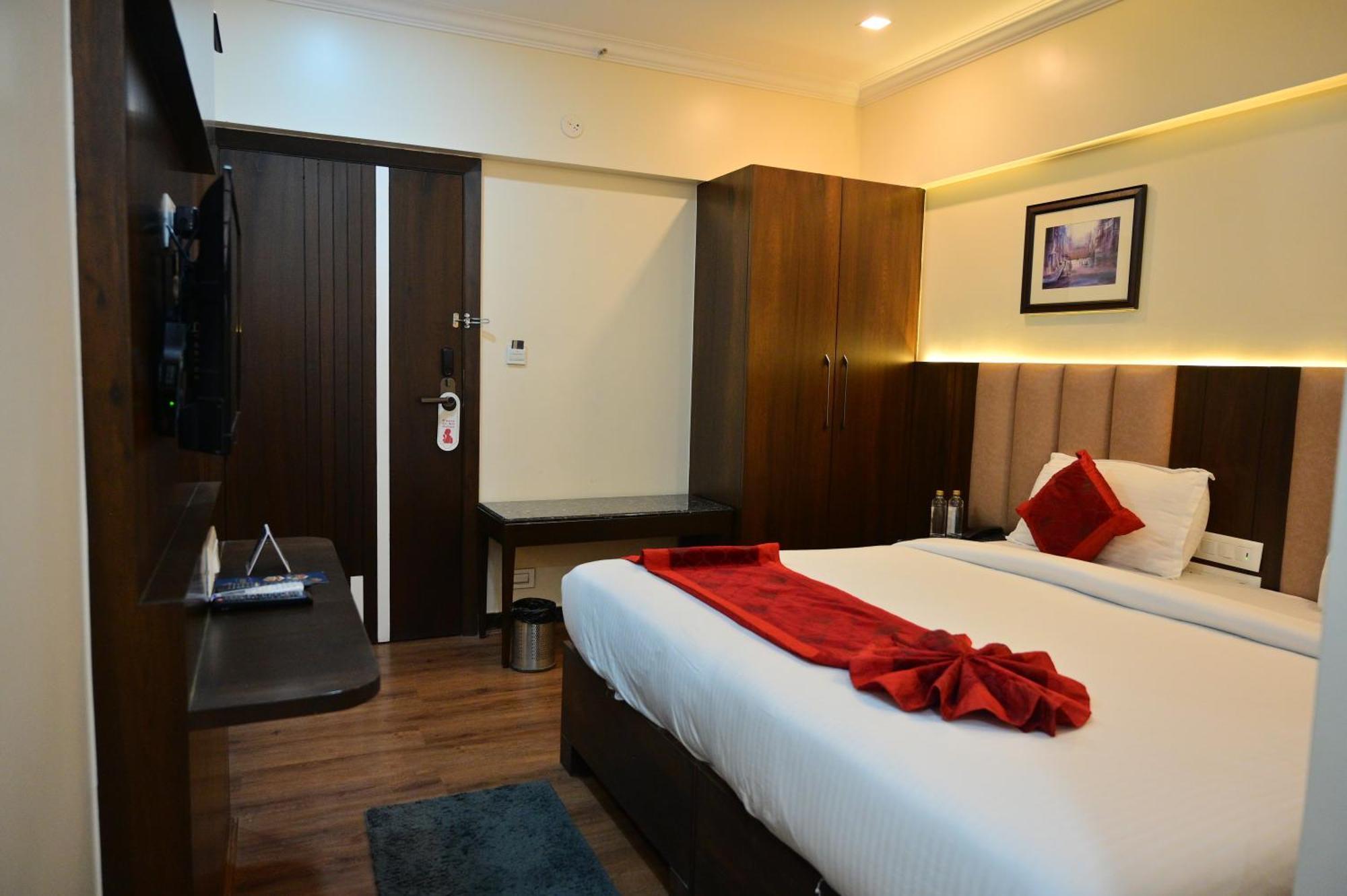 Hotel Golden Riviera Mysore Ngoại thất bức ảnh