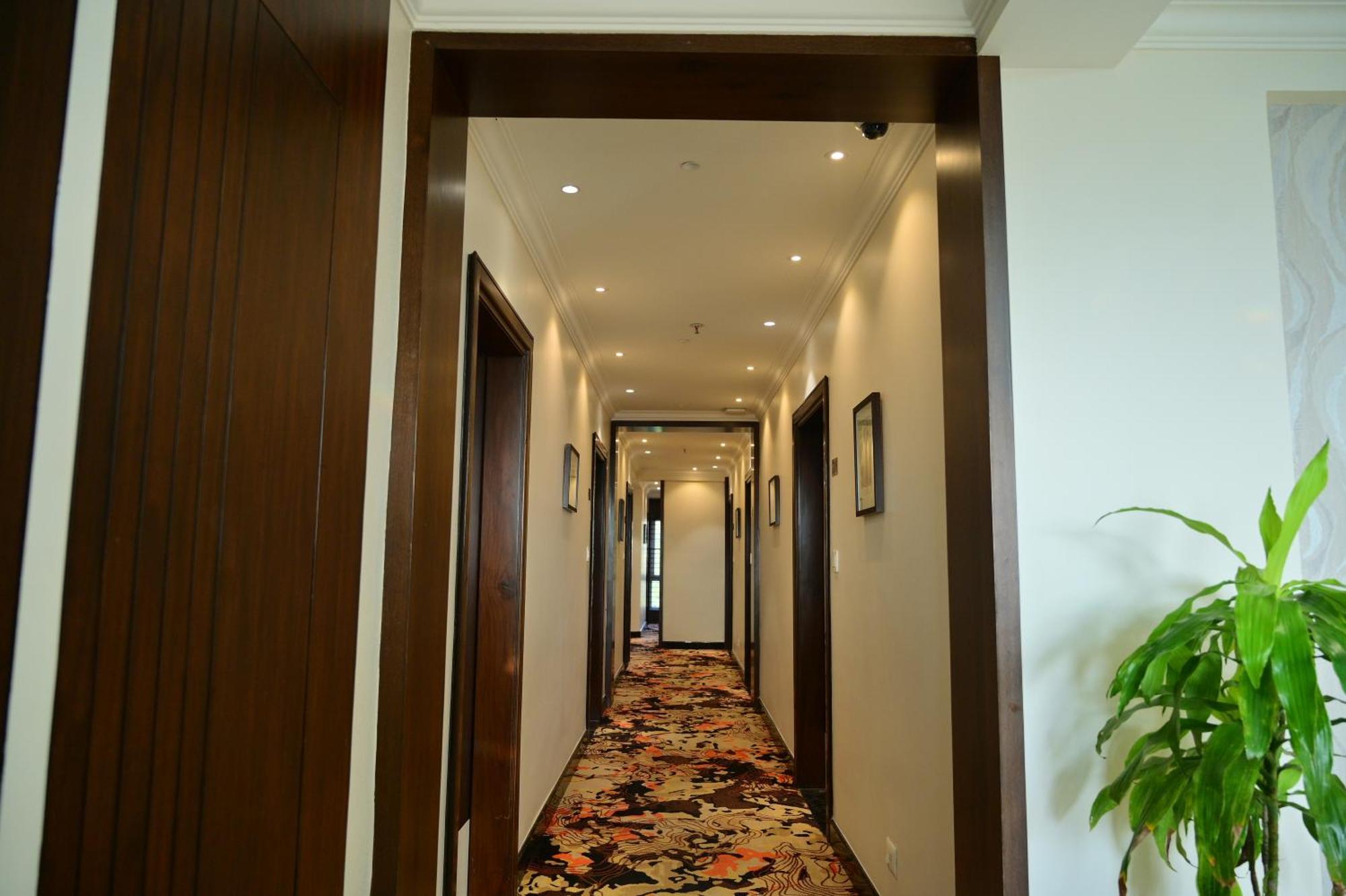 Hotel Golden Riviera Mysore Ngoại thất bức ảnh