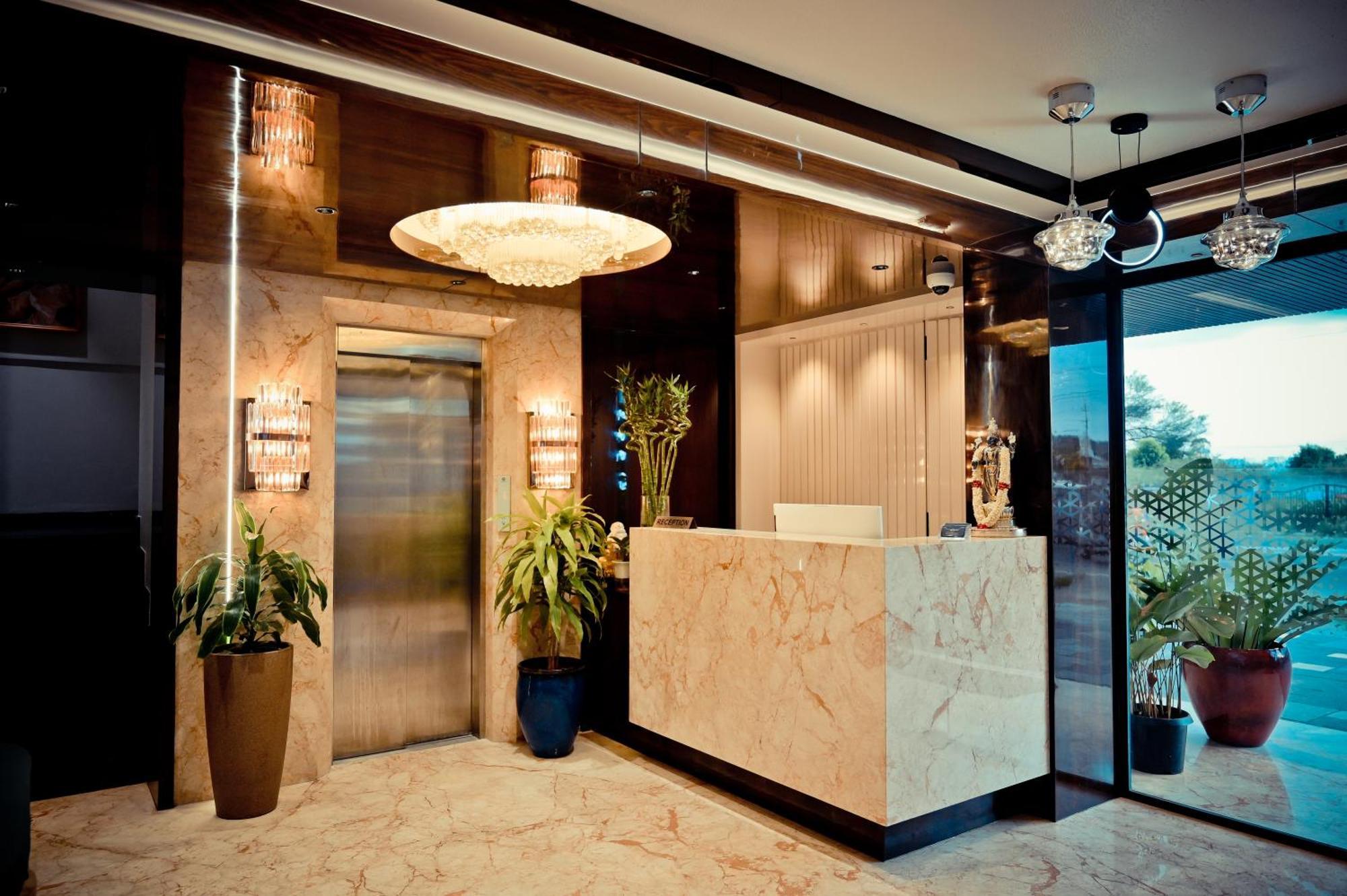 Hotel Golden Riviera Mysore Ngoại thất bức ảnh