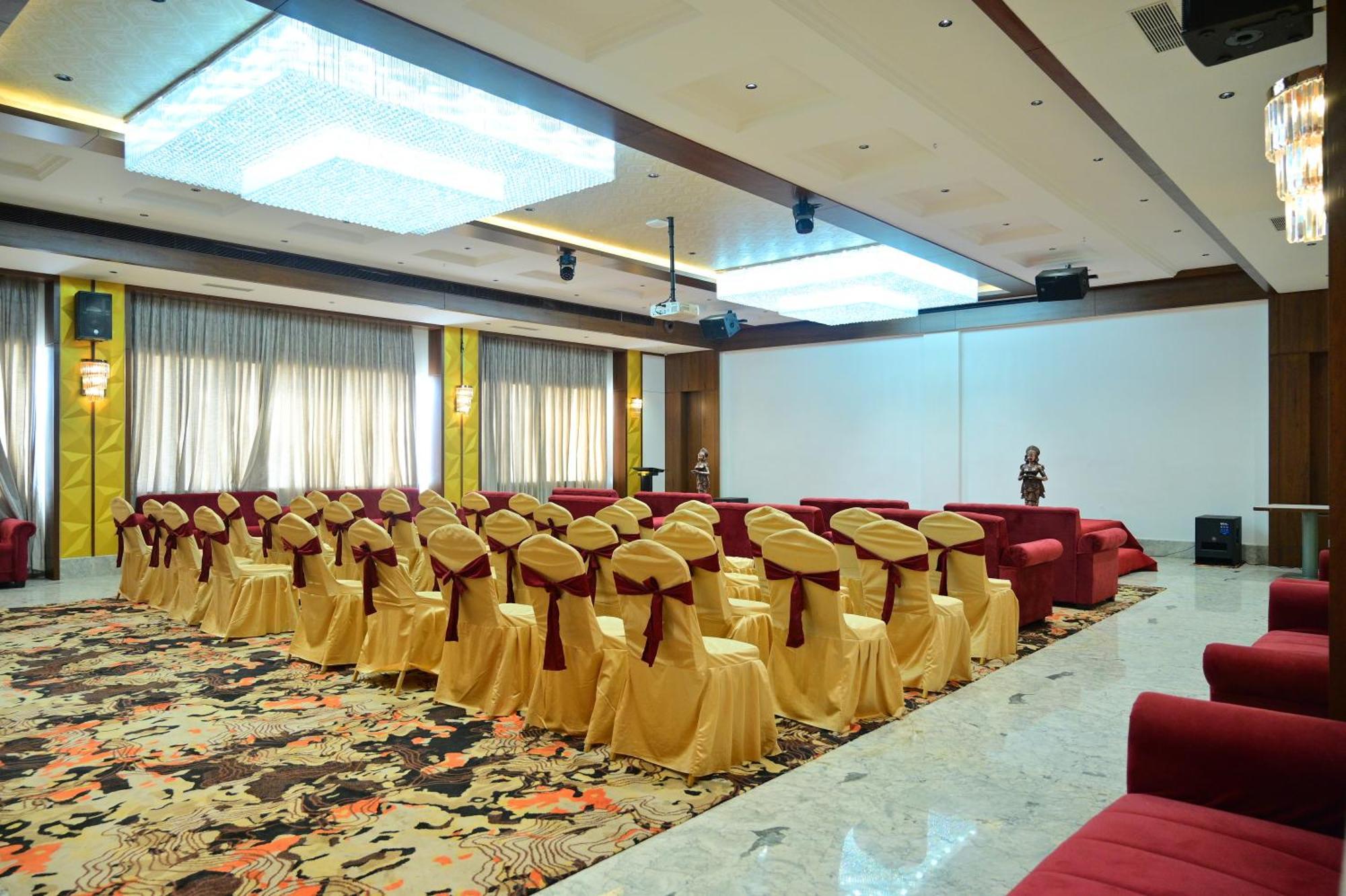 Hotel Golden Riviera Mysore Ngoại thất bức ảnh